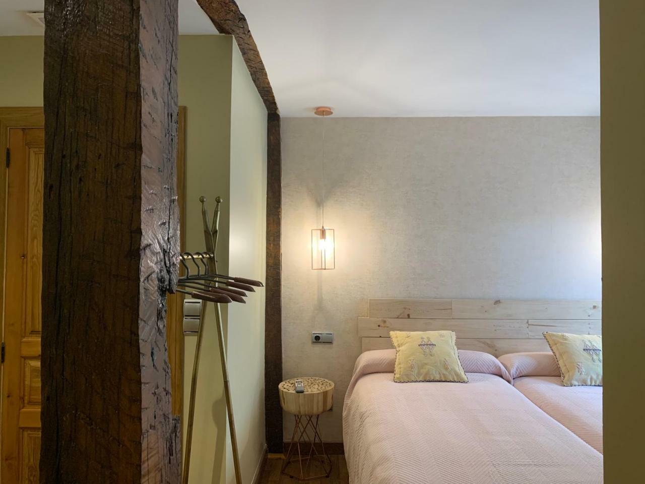 Hostal El Resbalon Cervera De Pisuerga Exterior foto